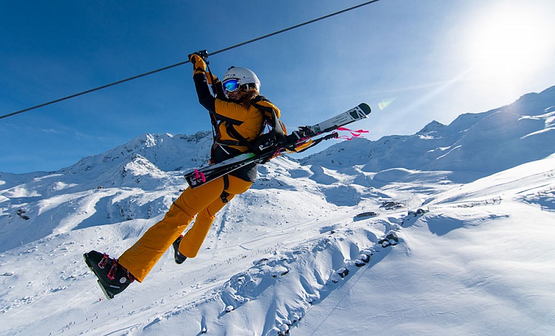 Tyrolienne-Val-Thorens-1440x960 2.jpg
